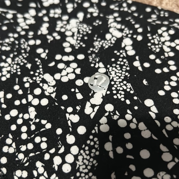 Lululemon black leggings - Picture 3 of 12